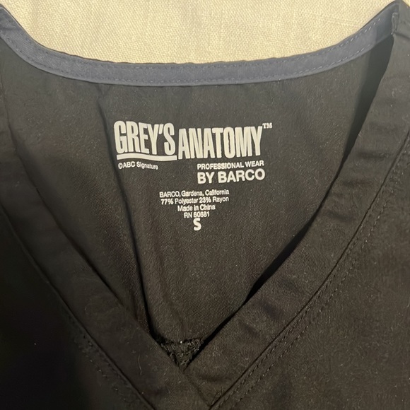 Greys Anatomy scrub top / black /  size small - Picture 2 of 4